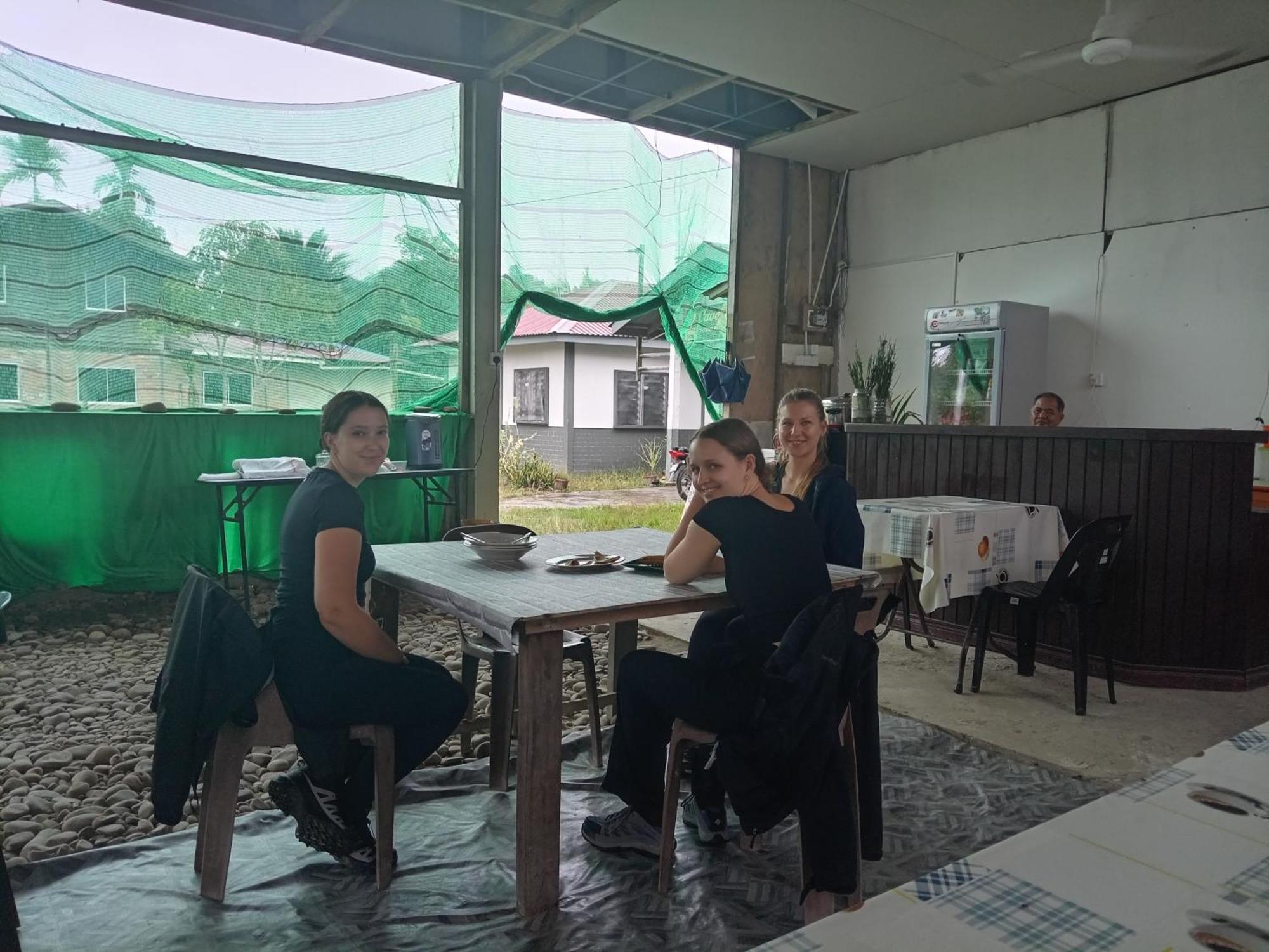 Mulu D Cave Homestay Экстерьер фото