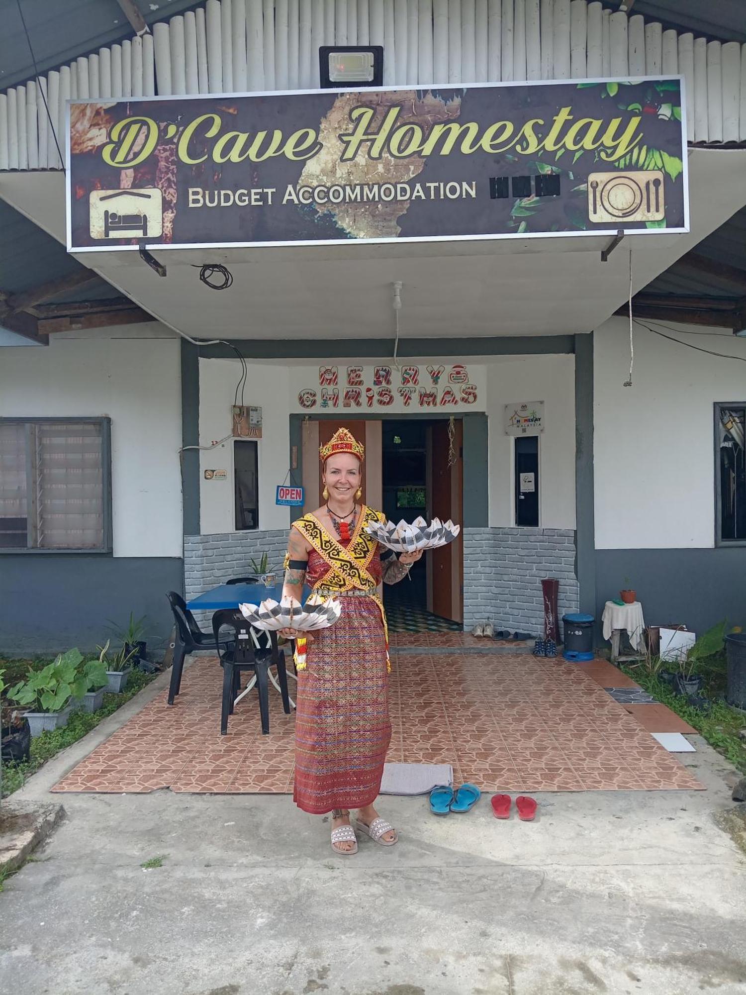 Mulu D Cave Homestay Экстерьер фото