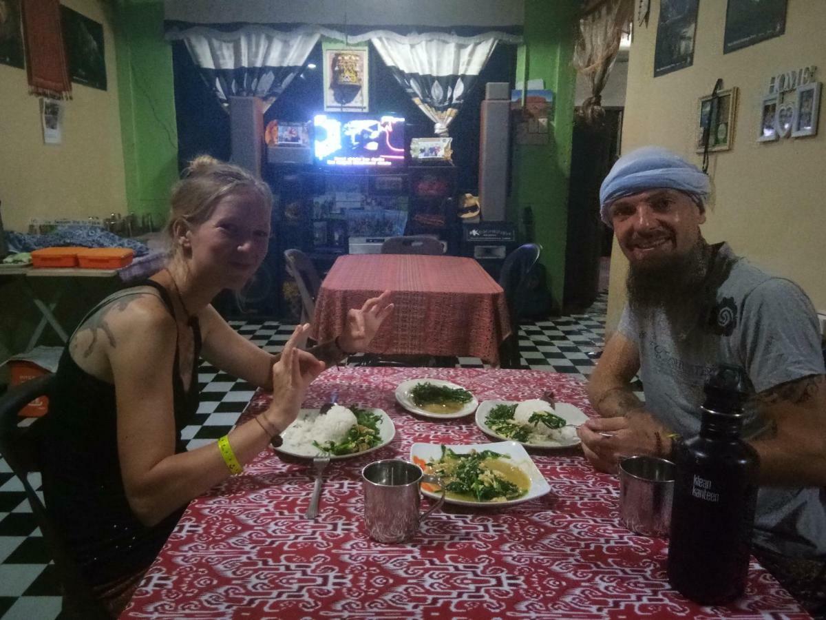 Mulu D Cave Homestay Экстерьер фото